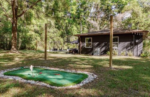 Williston Casa | Onyx Oasis - Devils Den - Huge Yard & Pet Friendly - Sleeps 5
