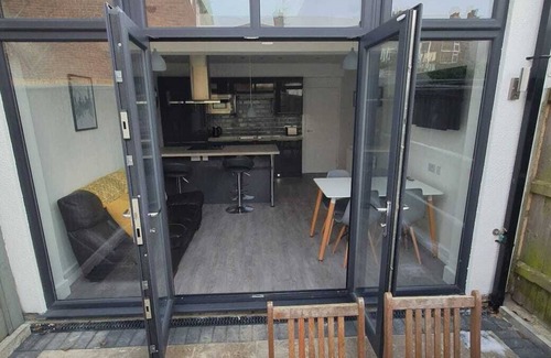 Cleethorpes Casa | Oole 2 bed 2 bath house near beach with own parking
