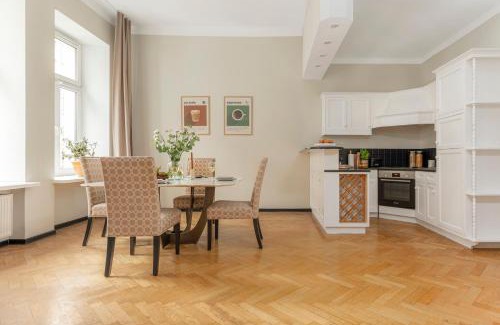 Srodmiescie Południowe Apartamento | oompH Warsaw Central 3BR & 2BATHS Grand Residence