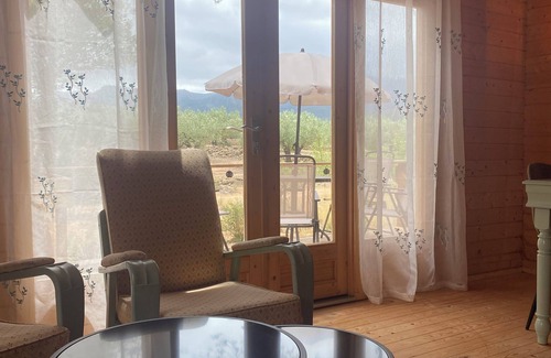 Tivissa Cabina | Op 30 Minuten van het Strand een Fantastische Luxe Blokhut met Terras en Wifi