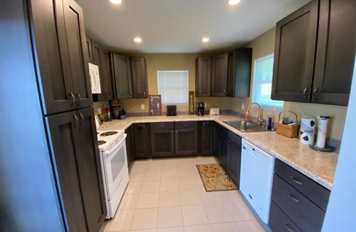 Kingston Cabaña | "Open Air Villa" RV Lodge and Guest Home