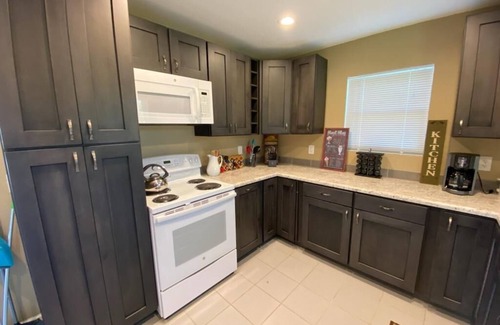 Kingston Cabaña | "Open Air Villa" RV Lodge and Guest Home