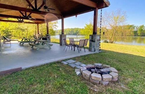 Kingston Cabaña | "Open Air Villa" RV Lodge and Guest Home
