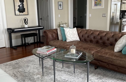Radcliffeborough Condominio | Apartamento de Atico abierto y aireado a 4 cuadras de Upper King Street !!