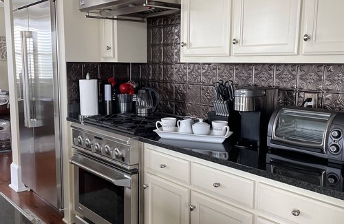 Radcliffeborough Condominio | Apartamento de Atico abierto y aireado a 4 cuadras de Upper King Street !!
