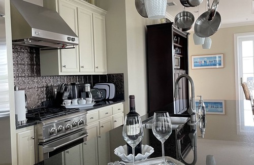 Radcliffeborough Condominio | Apartamento de Atico abierto y aireado a 4 cuadras de Upper King Street !!
