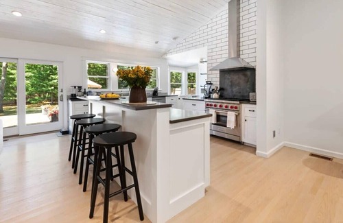 Clearwater Beach Casa | Open Breezy Bungalow with Beach Access By Summer