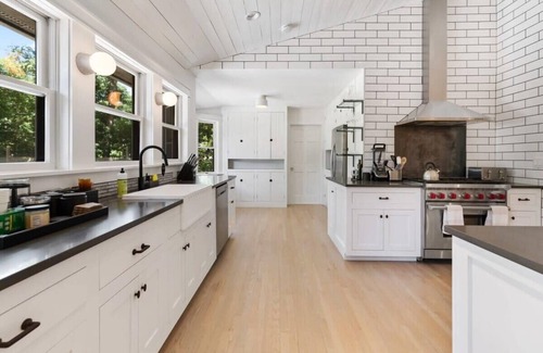Clearwater Beach Casa | Open Breezy Bungalow with Beach Access By Summer
