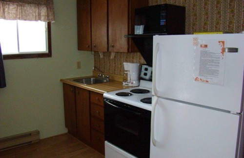 Sauble Beach Cabaña | Open Concept 2 Bedroom Cottage Close To The Beach