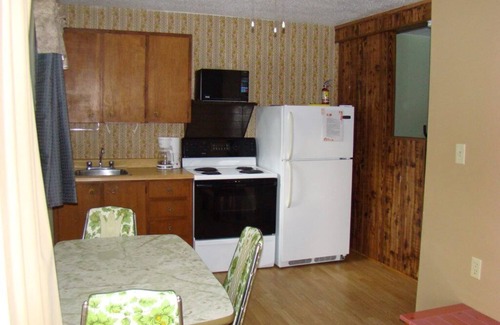 Sauble Beach Cabaña | Open Concept 2 Bedroom Cottage Close To The Beach