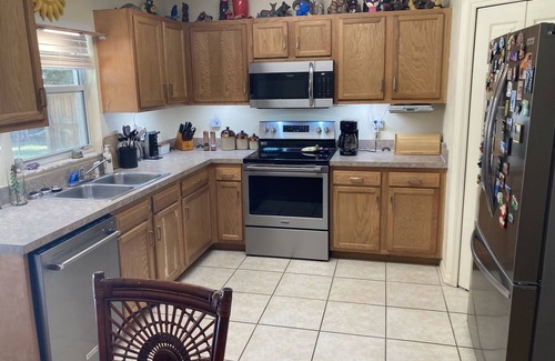 Belleview Heights Casa | Open concept floorplan home on corner lot next to The Villages and Ocala Florida