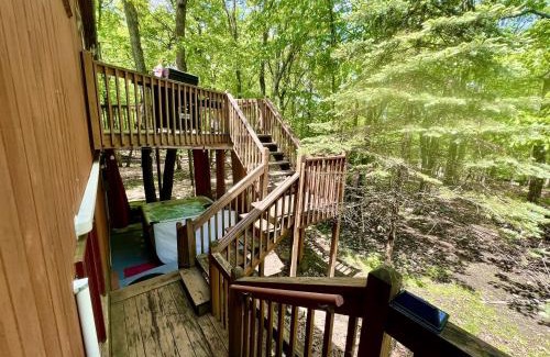 East Stroudsburg Casa | Open Concept-HotTub-Sauna-Billiard-Poker home