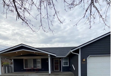 Puyallup Casa | Open concept with modern kitchen 5 minutes from fairgrounds/downtown Puyallup
