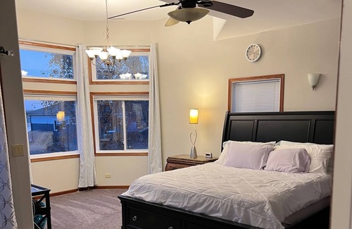 Mundelein Casa | Roomy, cozy Diamond Lakefront Home. Big Enough friends/family to be comfortable.