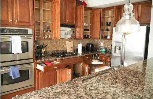Urbana Apartamento | Open Floor Plan, Spa Tub, Fully Stocked Kitchen, King Bed