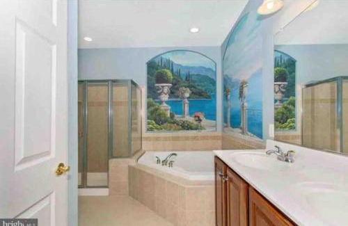 Urbana Apartamento | Open Floor Plan, Spa Tub, Fully Stocked Kitchen, King Bed