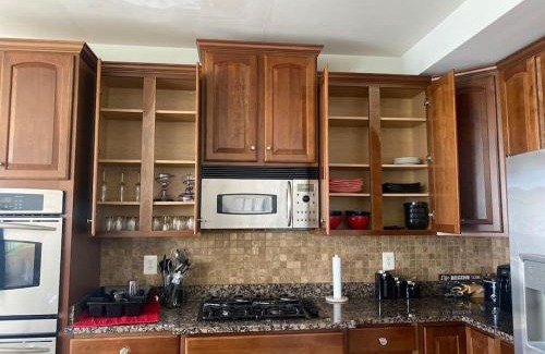 Urbana Apartamento | Open Floor Plan, Spa Tub, Fully Stocked Kitchen, King Bed