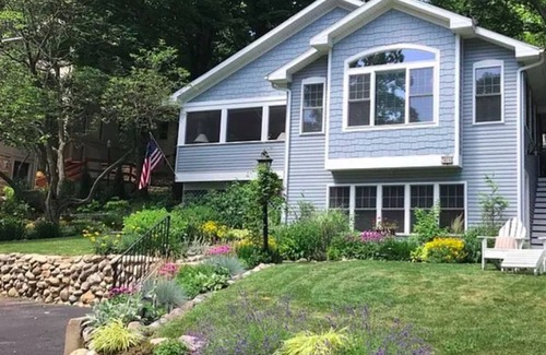 Williams Bay Casa | Open Floorplan Lake House just 2 min. walk to Lake Geneva