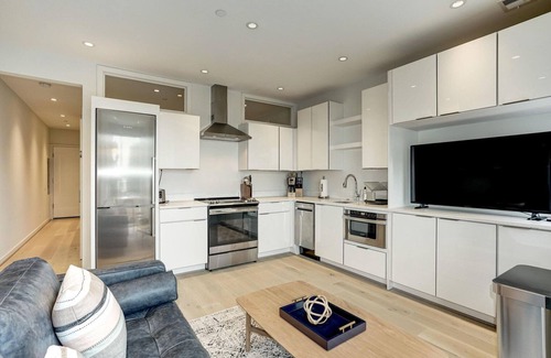 H Street Corridor Apartamento | Open H Street 1BR w/ W/D, nr Bus Stops & Dining, by Blueground