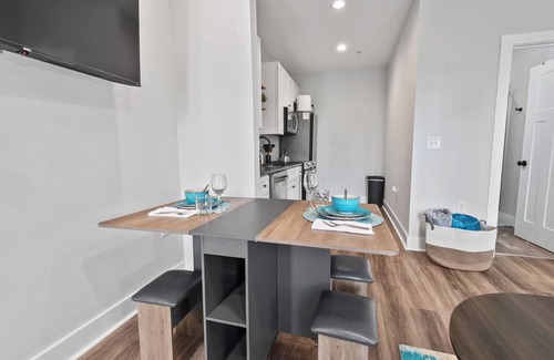 Rocky Mount Apartamento | Open, KING BED, 1 Br/1BA, Sleeps 3, Heart of City