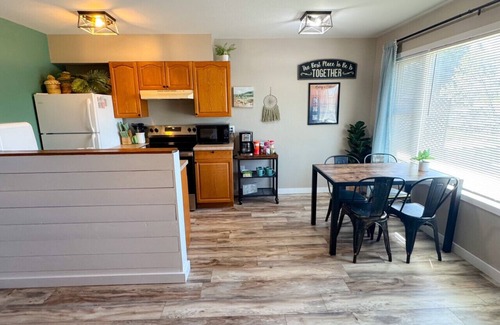 Spearfish Apartamento | Open layout 1/1 apt close to downtown Spearfish!