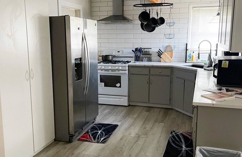 Northeast Neighbors Casa | Open layout sweet spot in the heart of Oregon's Capital.