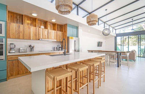 Potrero Chalet De Esquí | Open Living Style Home 1Km From the Beach