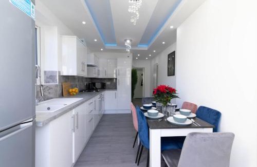 Portsmouth Casa | Open Mind Property - 6 Luxury Bedrooms with Free Parking