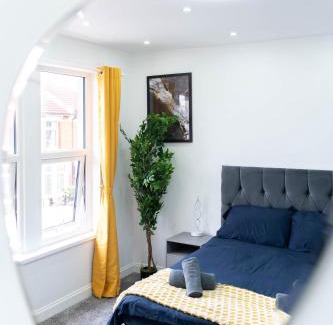 Portsmouth Casa | Open Mind Property - 6 Luxury Bedrooms with Free Parking