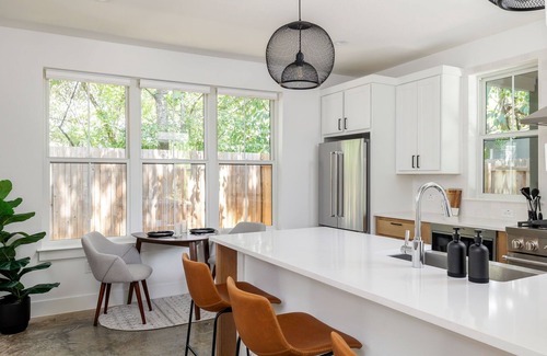East MLK Casa | Open, Near UT, F1 & Downtown | Luna by Portoro