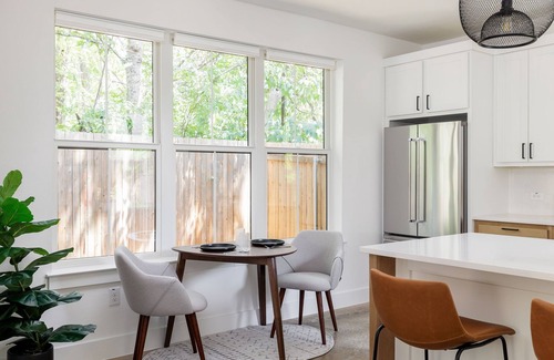 East MLK Casa | Open, Near UT, F1 & Downtown | Luna by Portoro