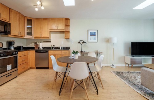 University South Apartamento | Open Palo Alto 1BR w/ Parking, nr Shops & Tech Companies, by Blueground