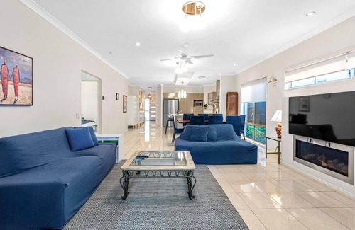 Taringa Casa | Open Plan! 3 Bedroom House ~ Taringa