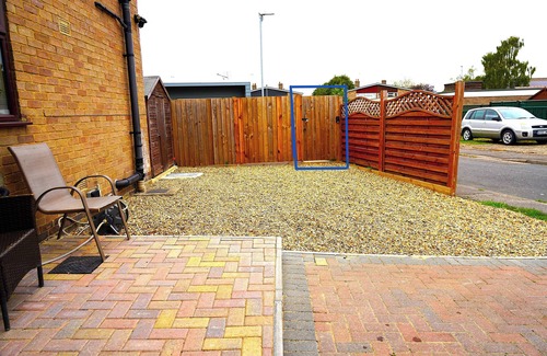 Milton Cabina | Open plan Studio with garden