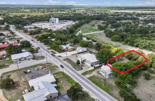 Marble Falls Alquiler De RV | OPEN SKY CAMPSITES in Marble Falls! Continental breakfast, shared elec & firepit