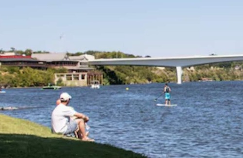 Marble Falls Alquiler De RV | OPEN SKY CAMPSITES in Marble Falls! Continental breakfast, shared elec & firepit