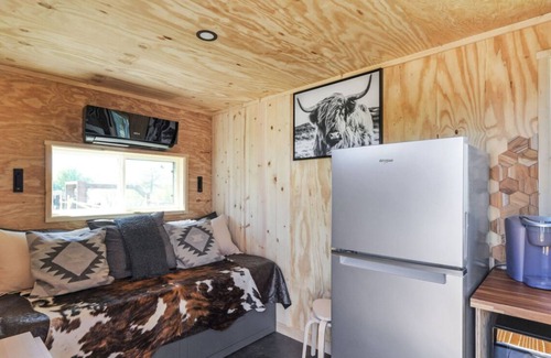 Morgan Mill Cabina | "Open Spaces" Tiny Home in country for short or mid-term stays