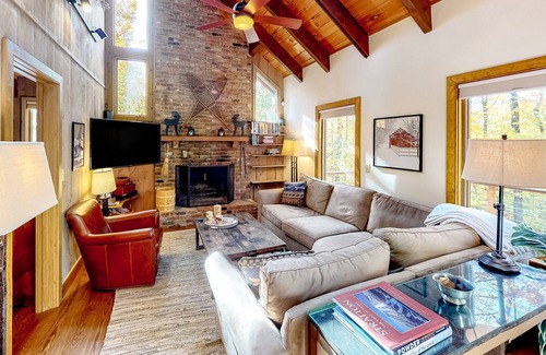 Forest Farms Casa | Open & spacious mountain home with hot tub, large deck, fireplace, & ski view