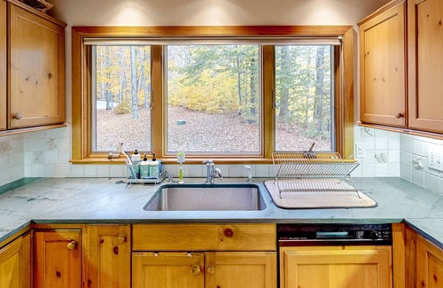 Forest Farms Casa | Open & spacious mountain home with hot tub, large deck, fireplace, & ski view
