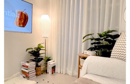 Imunil-tong Apartamento | Open special price, a beautiful accommodation, Seoul, Station in front of Hankuk University of Foreign Studies, hotel bedding, queen3, Bathroom1, remodeling, Cozy, Yellow moon Stay