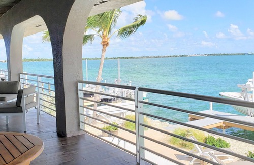 Little Torch Key Casa | Open Water Modern Home 2/2