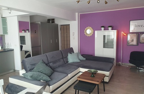 Old City Apartamento | Opera Lavendel. Cozy 1-bedroom with AC & King-Size bed in awesome Timișoara