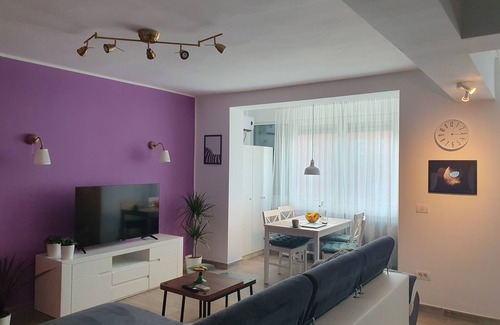 Old City Apartamento | Opera Lavendel. Cozy 1-bedroom with AC & King-Size bed in awesome Timișoara