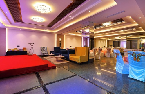 Mahipalpur Extension Hotel | OPO Hotel Iffco Chowk