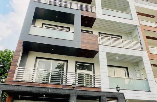 Sector 51 Hotel | OPO MINISTAR M180