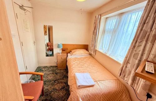 Beeston Casa | Opposite Hylands Hotel single rooms