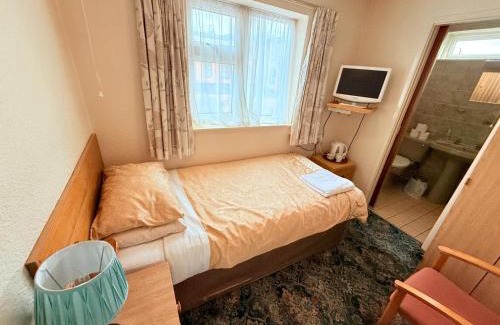 Beeston Casa | Opposite Hylands Hotel single rooms