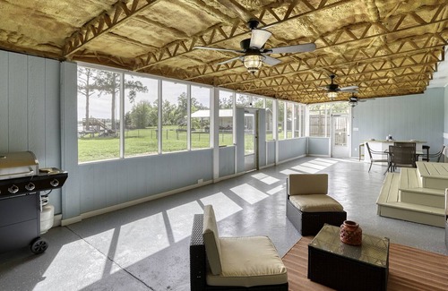 Donalsonville Casa | Opulence | Blue Lake House with Fire Pit