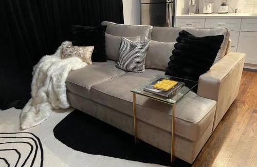 Lincoln Acres Apartamento | Opulence & Cozy Comfort