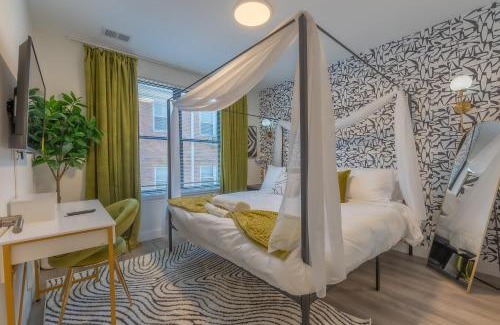 Orange Apartamento | Opulence in Olive 4 bedrooms, 4 baths with 10 beds, Park 2 cars FREE